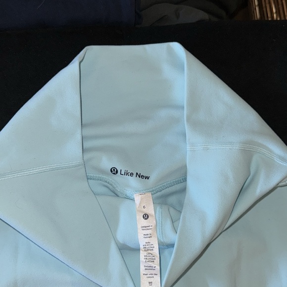 Lululemon double lined “ like new” align leggings size 6 - Picture 2 of 4